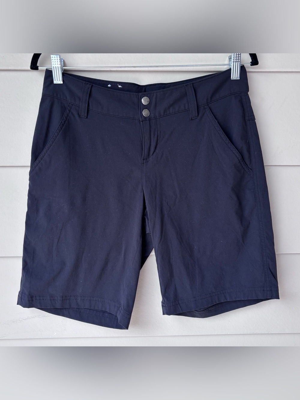 Columbia Black Omni Shield Outdoor Shorts – Size 4